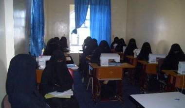 تدريب معلمات وطالبات محو الأمية