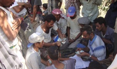 Handing labor wages in Alajool- Lahej